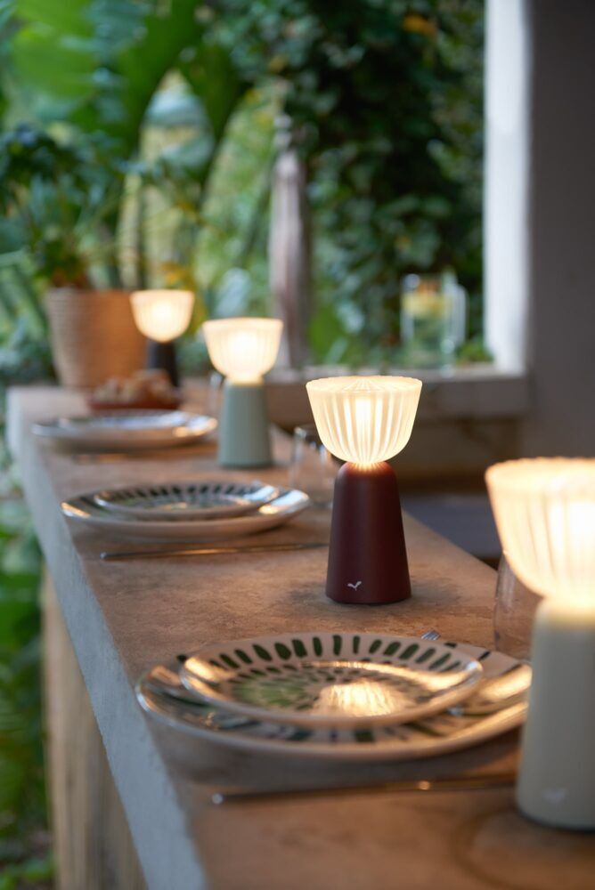 Petite lampe à poser pour animer les tables des repas.