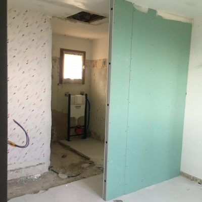 création des cloisons de la nouvelle salle de bain de la suite parentale