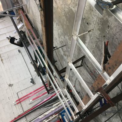 fabrication d'une verrière en cornière d'aluminium avant thermolaquage